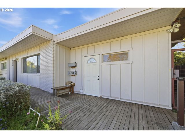 2296 PIERCE St, Eugene, OR 97405