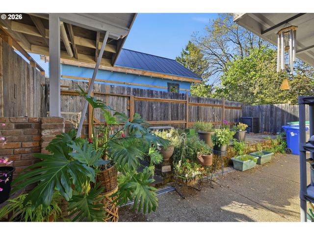 2296 PIERCE St, Eugene, OR 97405