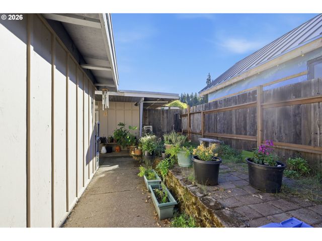 2296 PIERCE St, Eugene, OR 97405