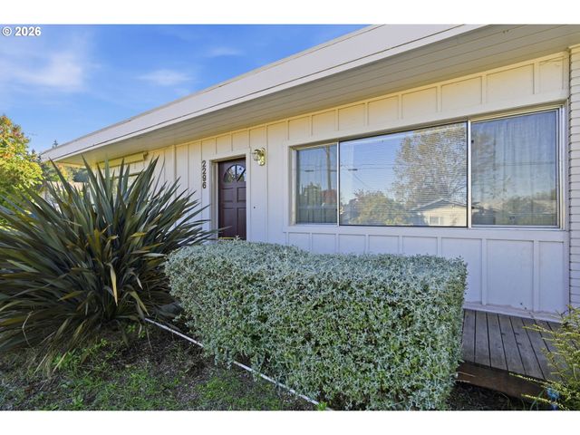 2296 PIERCE St, Eugene, OR 97405
