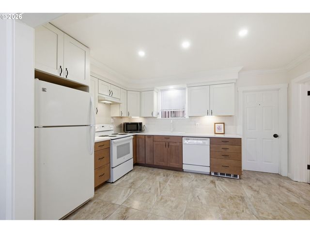 2296 PIERCE St, Eugene, OR 97405
