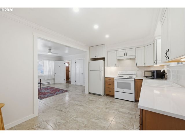 2296 PIERCE St, Eugene, OR 97405