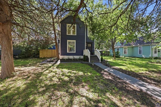 1185 SW MacVicar AVE, Topeka, KS 66604