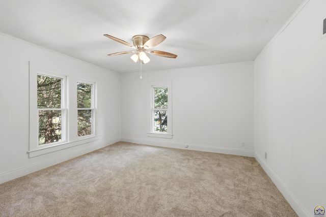 1185 SW MacVicar AVE, Topeka, KS 66604