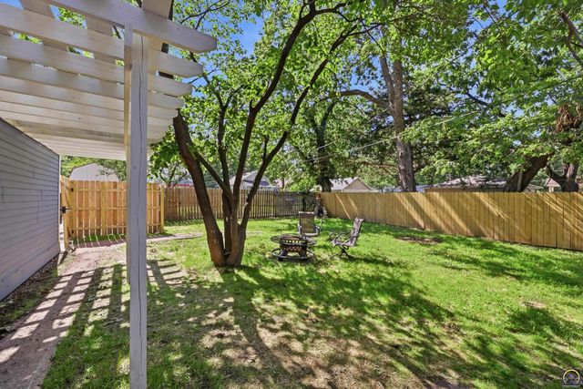 1185 SW MacVicar AVE, Topeka, KS 66604