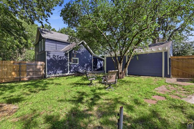 1185 SW MacVicar AVE, Topeka, KS 66604