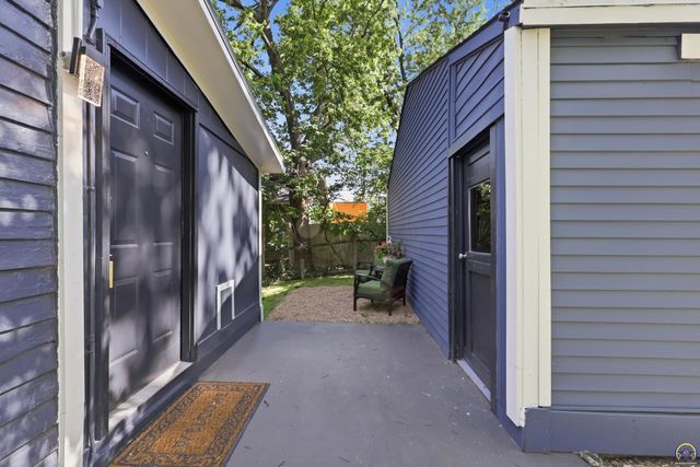 1185 SW MacVicar AVE, Topeka, KS 66604