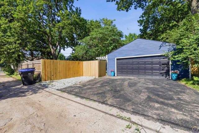 1185 SW MacVicar AVE, Topeka, KS 66604