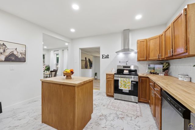 1185 SW MacVicar AVE, Topeka, KS 66604