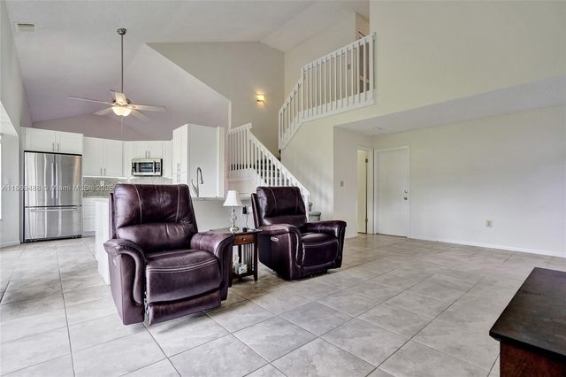 640 Fairfax Ave, Davie, FL 33325