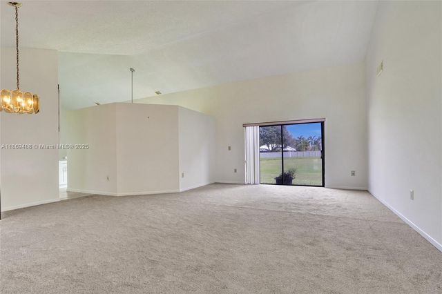 640 Fairfax Ave, Davie, FL 33325