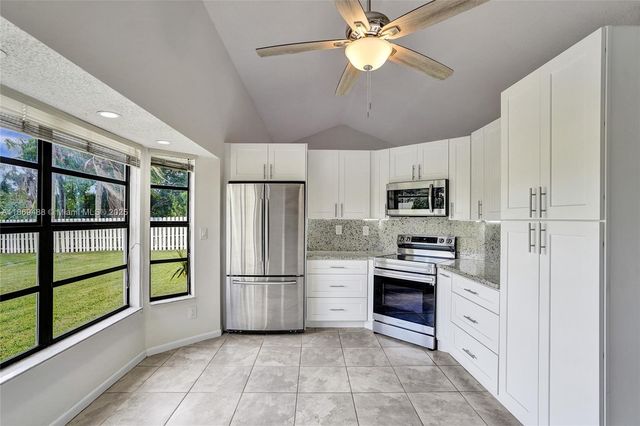 640 Fairfax Ave, Davie, FL 33325
