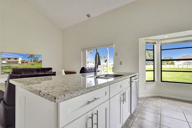 640 Fairfax Ave, Davie, FL 33325