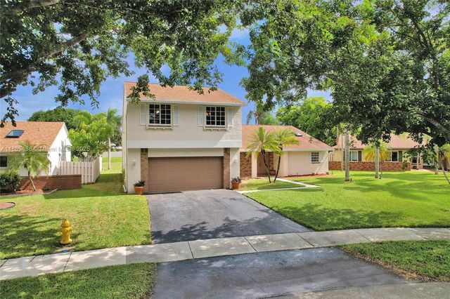 640 Fairfax Ave, Davie, FL 33325