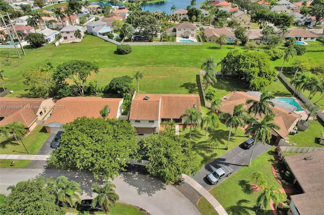 640 Fairfax Ave, Davie, FL 33325