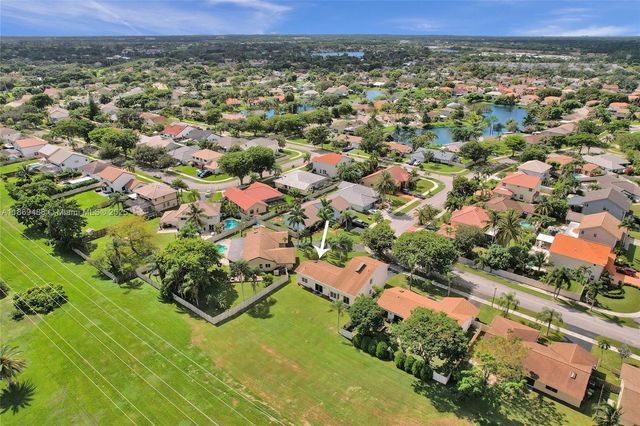 640 Fairfax Ave, Davie, FL 33325