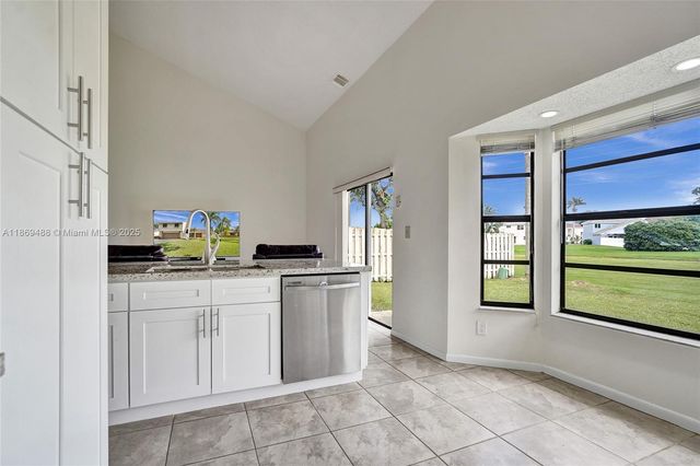 640 Fairfax Ave, Davie, FL 33325