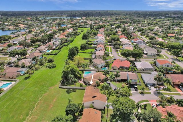 640 Fairfax Ave, Davie, FL 33325