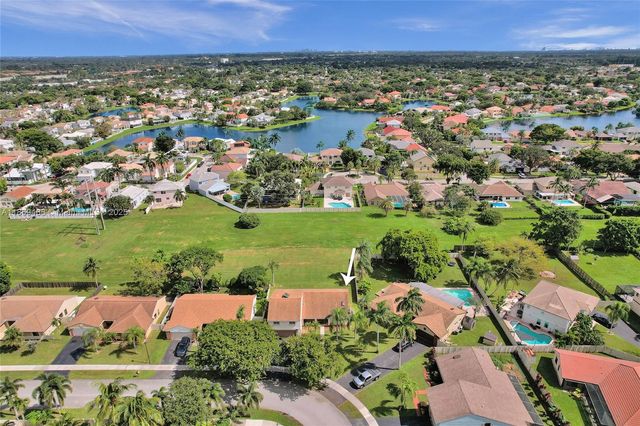 640 Fairfax Ave, Davie, FL 33325
