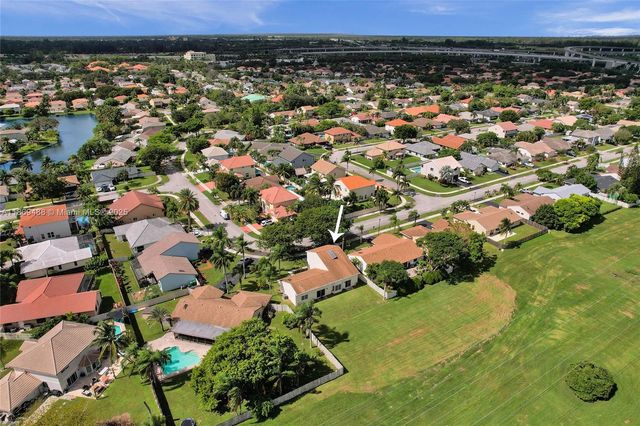 640 Fairfax Ave, Davie, FL 33325