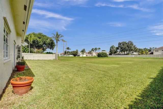 640 Fairfax Ave, Davie, FL 33325