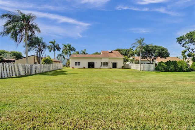 640 Fairfax Ave, Davie, FL 33325