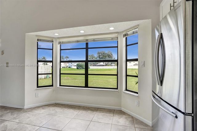 640 Fairfax Ave, Davie, FL 33325