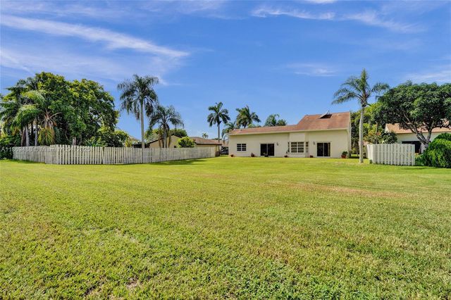 640 Fairfax Ave, Davie, FL 33325