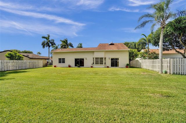 640 Fairfax Ave, Davie, FL 33325