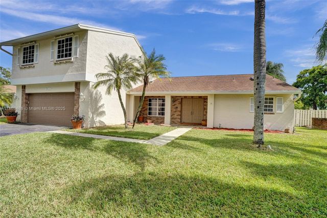 640 Fairfax Ave, Davie, FL 33325