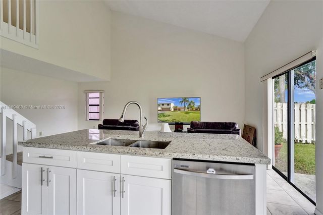 640 Fairfax Ave, Davie, FL 33325