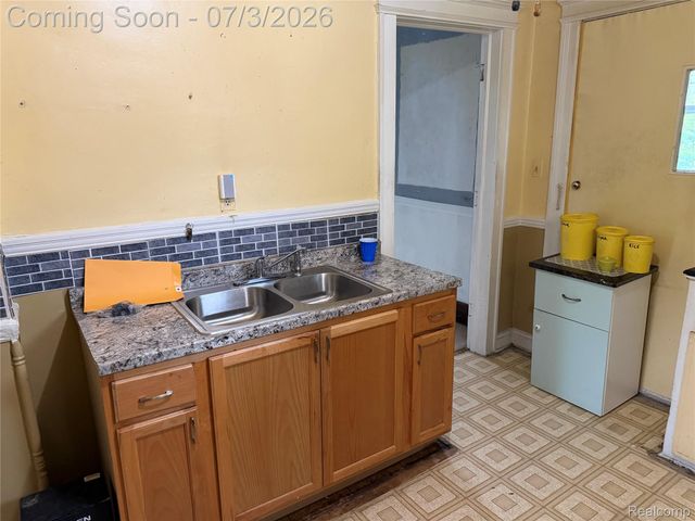 7743 E Canfield Street, Detroit, MI 48214
