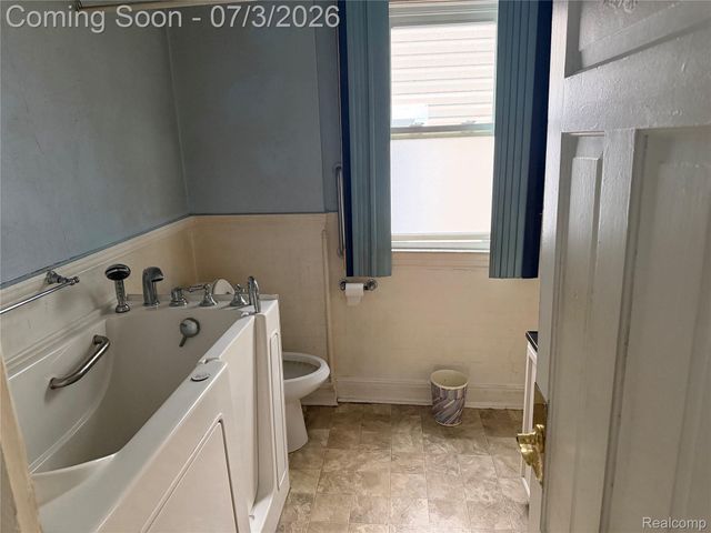 7743 E Canfield Street, Detroit, MI 48214