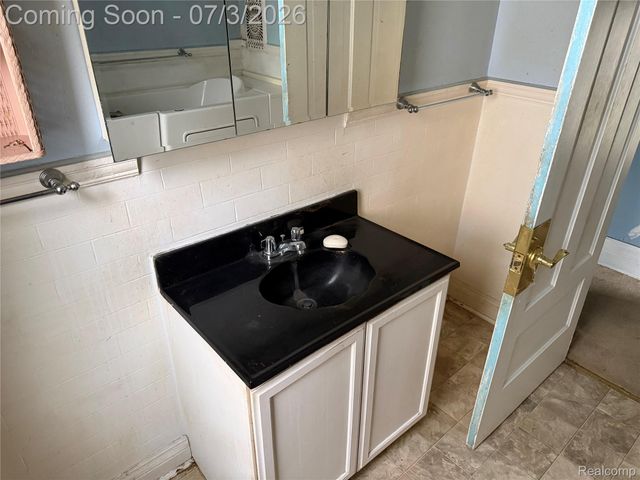 7743 E Canfield Street, Detroit, MI 48214