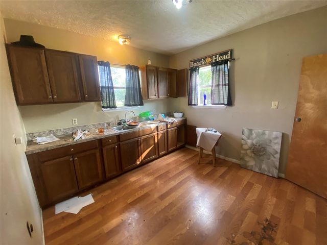 8926 Courtney Drive, Highlands, TX 77562