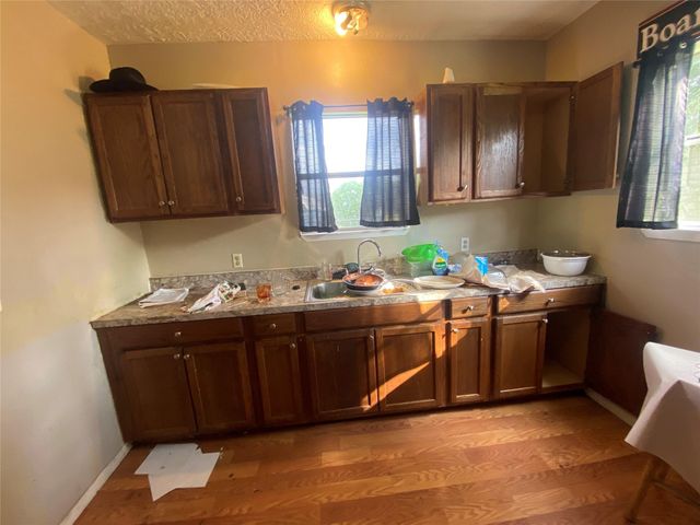 8926 Courtney Drive, Highlands, TX 77562