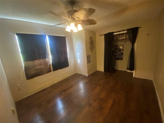 8926 Courtney Drive, Highlands, TX 77562