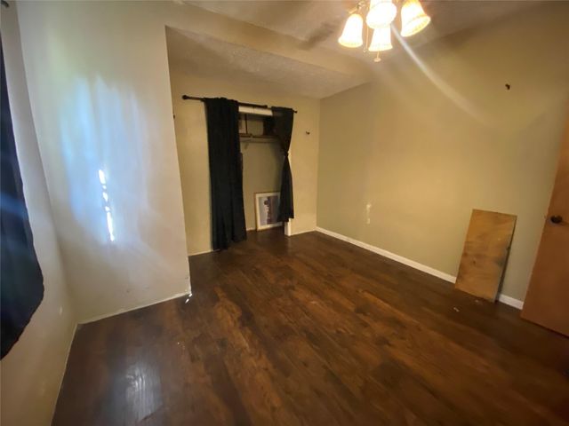 8926 Courtney Drive, Highlands, TX 77562