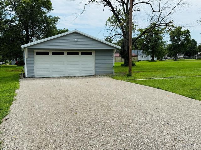 100 School Street, Wilsonville, IL 62093