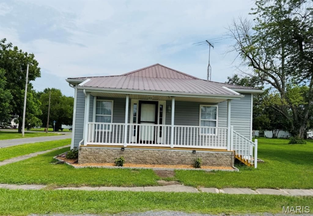 100 School Street, Wilsonville, IL 62093