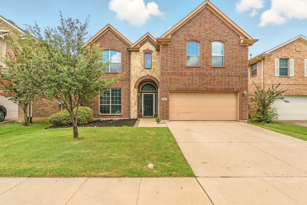 5204 Lori Valley Lane, Fort Worth, TX 76244