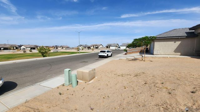 4241 E Los Olivos Dr, San Luis, AZ 85336