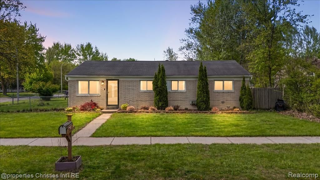 27001 Stacy Street, Taylor, MI 48180
