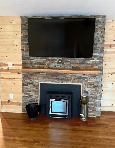 1825 Barclay Hill Rd, Industry, PA 15009