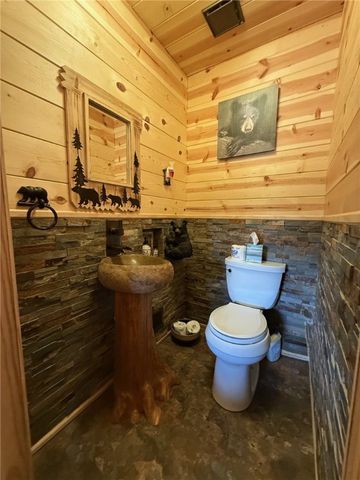 1825 Barclay Hill Rd, Industry, PA 15009