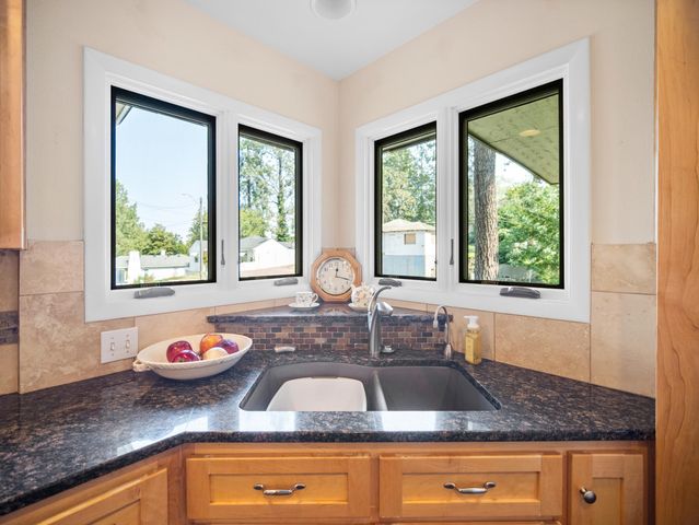 1003 E 16th Ave, Spokane, WA 99203