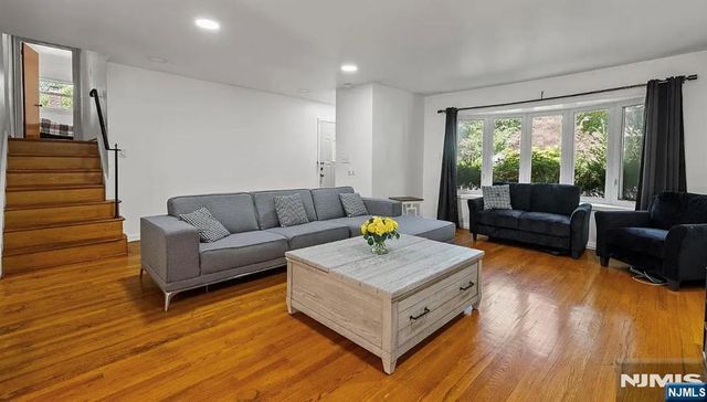 10 Center, Cresskill, NJ 07626