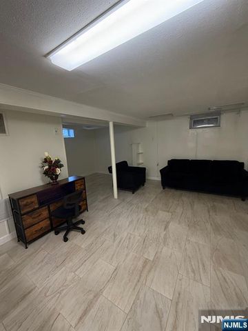 10 Center, Cresskill, NJ 07626
