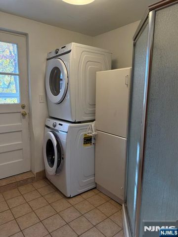 10 Center, Cresskill, NJ 07626