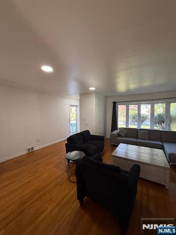 10 Center, Cresskill, NJ 07626